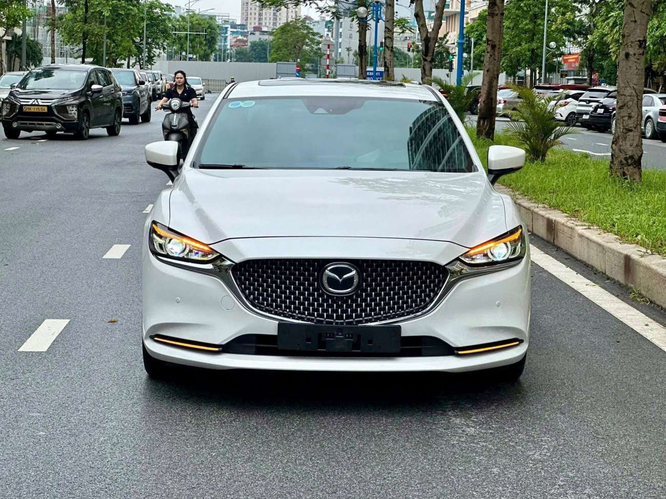Bán xe Mazda 6 Signature Premium 2.5 AT 2022, màu trắng