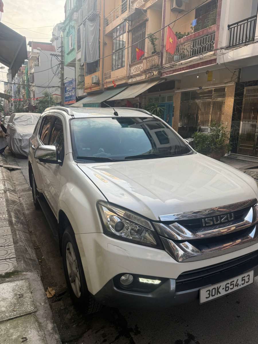 Chính chủ bán MUx 3.0 AT 2016 mầu trắng