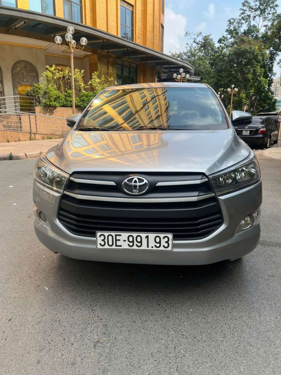 Cần bán xe Toyota innova 2.0 E