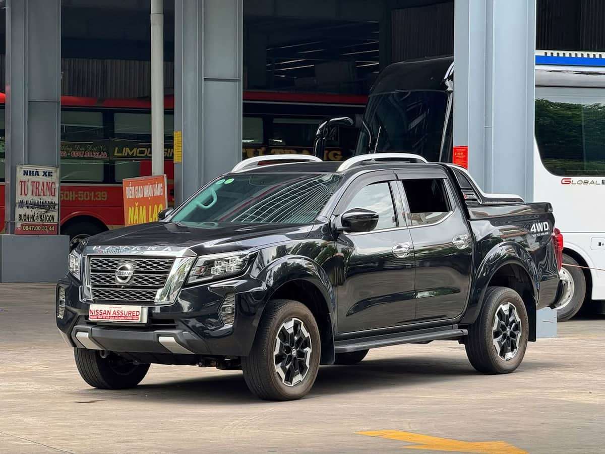 NISSAN NAVARA VL 4×4