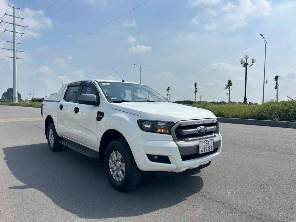 Ford ranger xls 2017 trắng 1 cầu