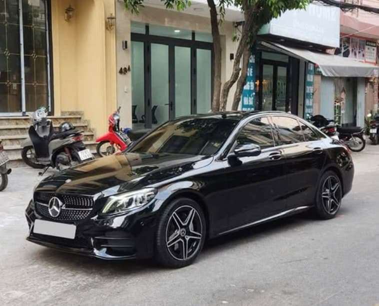 C300 AMG sx 2019 nay giá chỉ còn 8xxtr