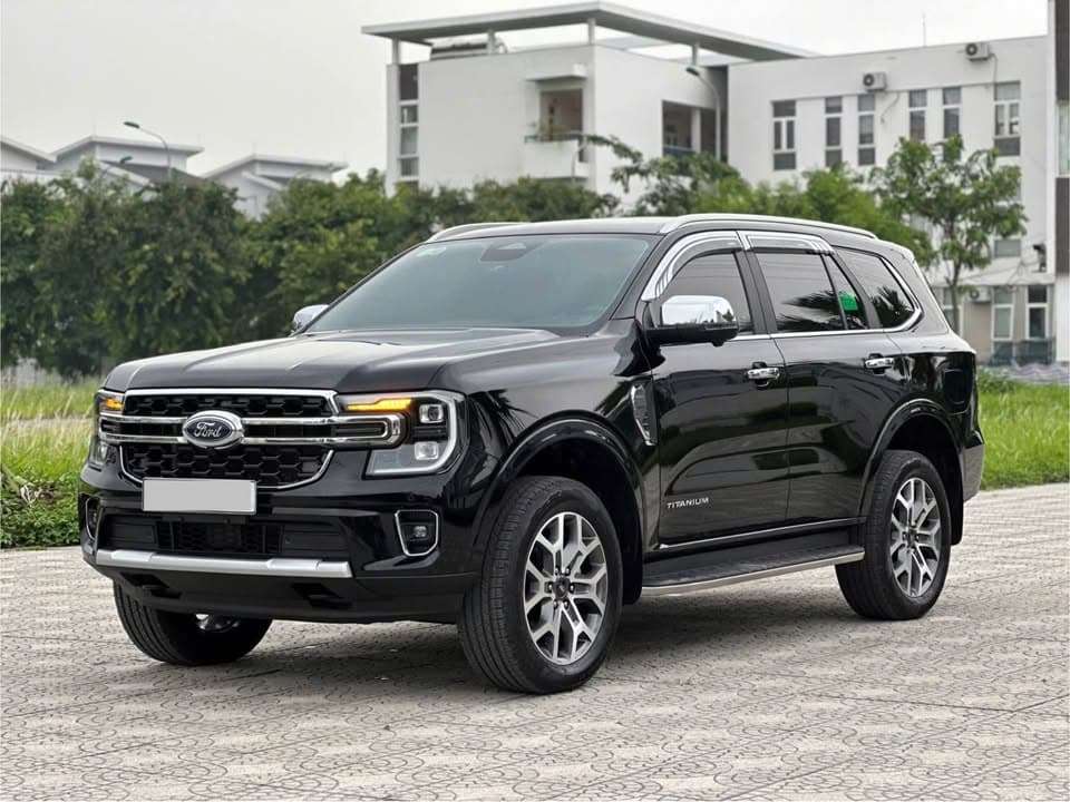 Ford Everest Titanium Plus 2.0L 4x4AT Tự động Máy Dầu 2 cầu 2025