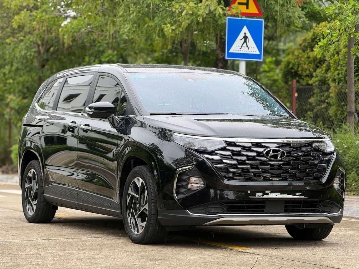 Hyundai Custin 2.0T cao cấp 2024