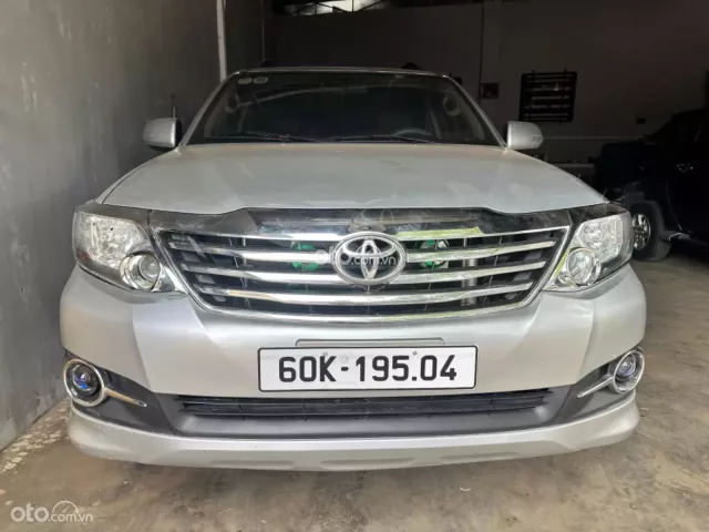 Toyota Fortuner 2.4 MT 4×2 2012