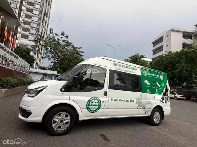 Ford Transit 6 chỗ 2.4 Diesel 2022