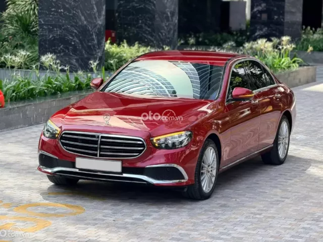 Mercedes-Benz E200 Exclusive V1 2022