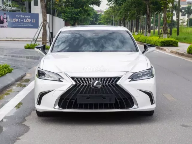 Lexus ES 250 F-Sport 2023