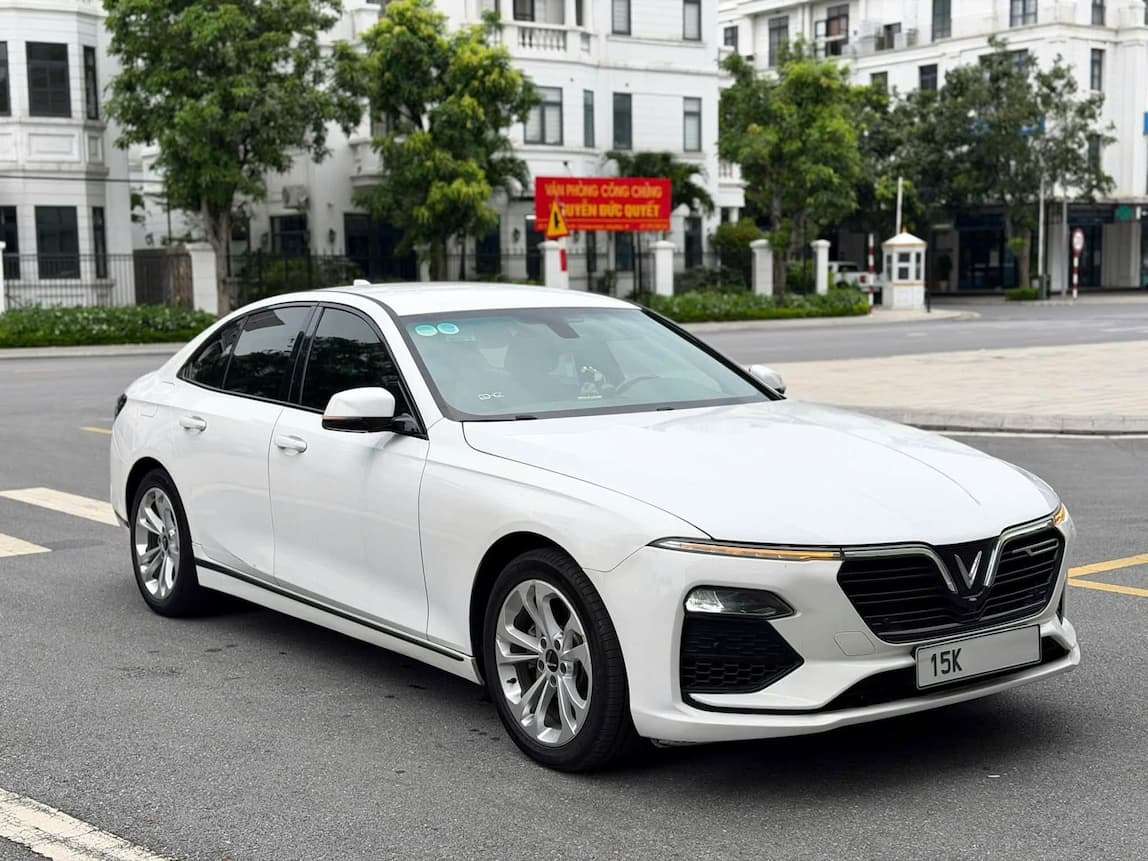 Lux A Base 2021 lăn bánh 6,8v km