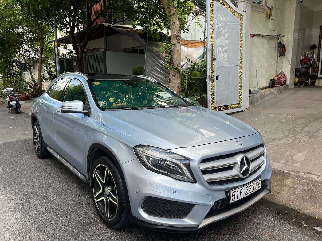 Mercedes GLA 250 đời 2015 màu xám bạc,nhập khẩu Đức