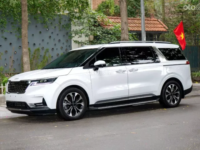 Kia Carnival 2.2D Premium 2024