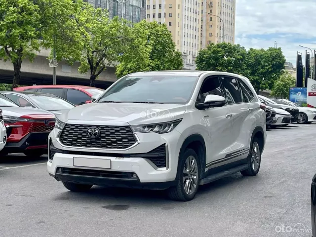 Toyota Innova Cross Hybrid 2025