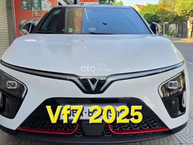 VinFast VF7 2025