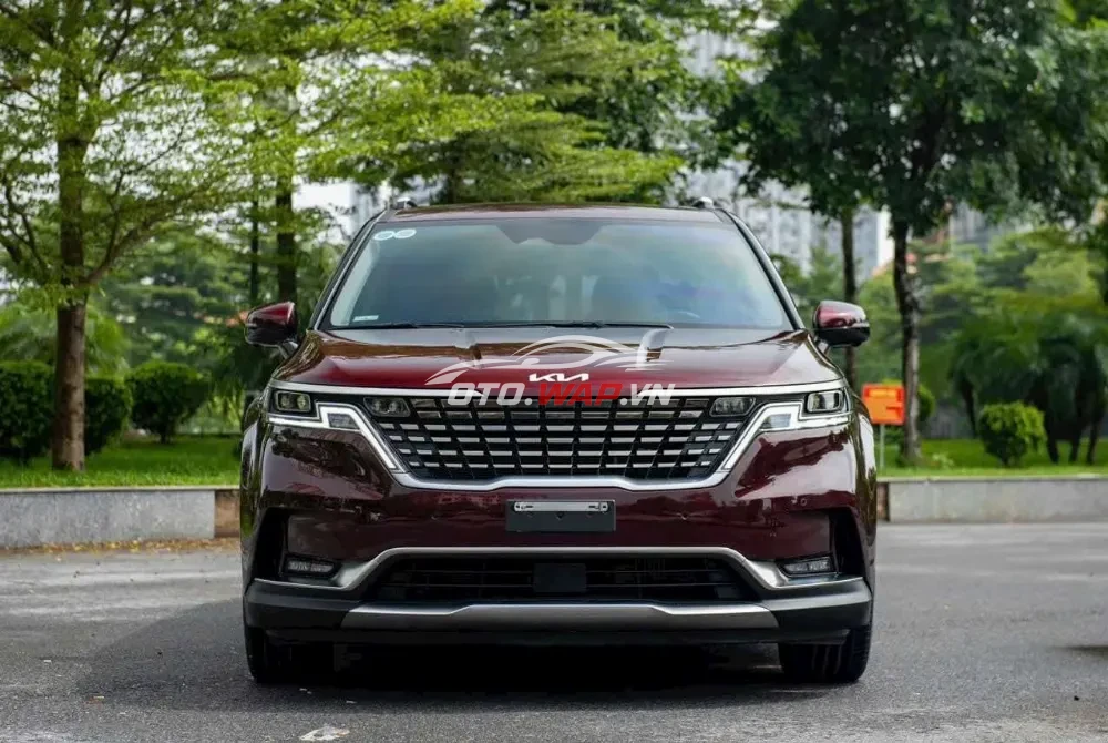 Bán xe Kia Carnival Signature 2.2D 2024, màu đỏ đô