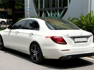 E200 Sport sản xuất 2019 Trắng ghế đen