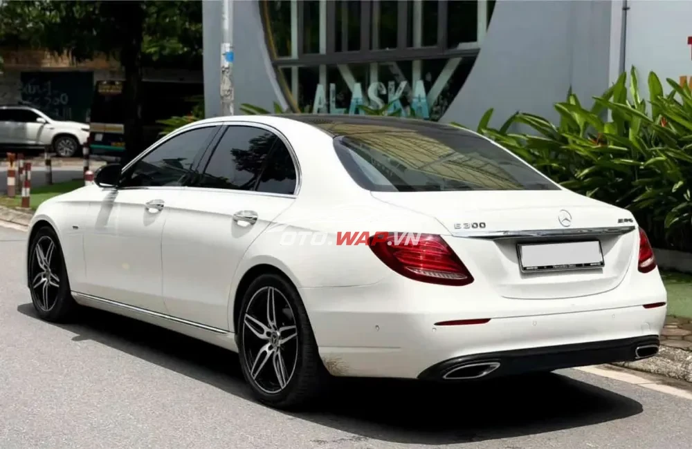E200 Sport sản xuất 2019 Trắng ghế đen